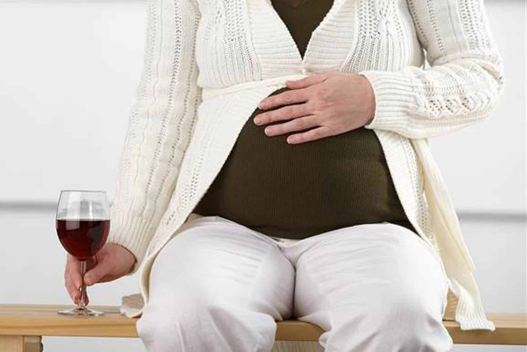 3-Possible-Dangers-When-a-Pregnant-Woman-Drink-Wine
