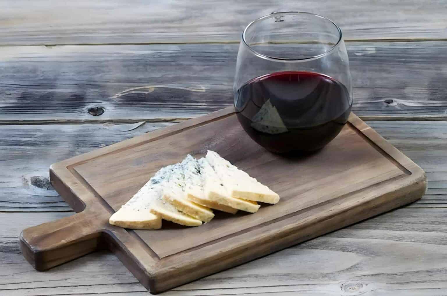 Best-Wines-to-Pair-with-Blue-Cheese