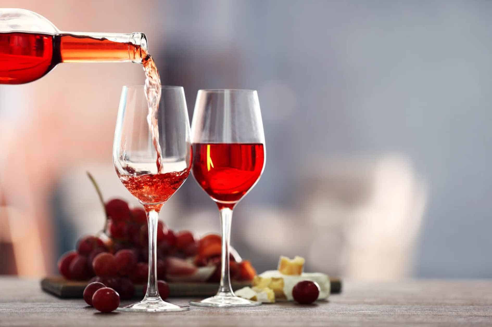 Blush-Wine-101-Types-Characteristics-Benefits-Food-Pairing