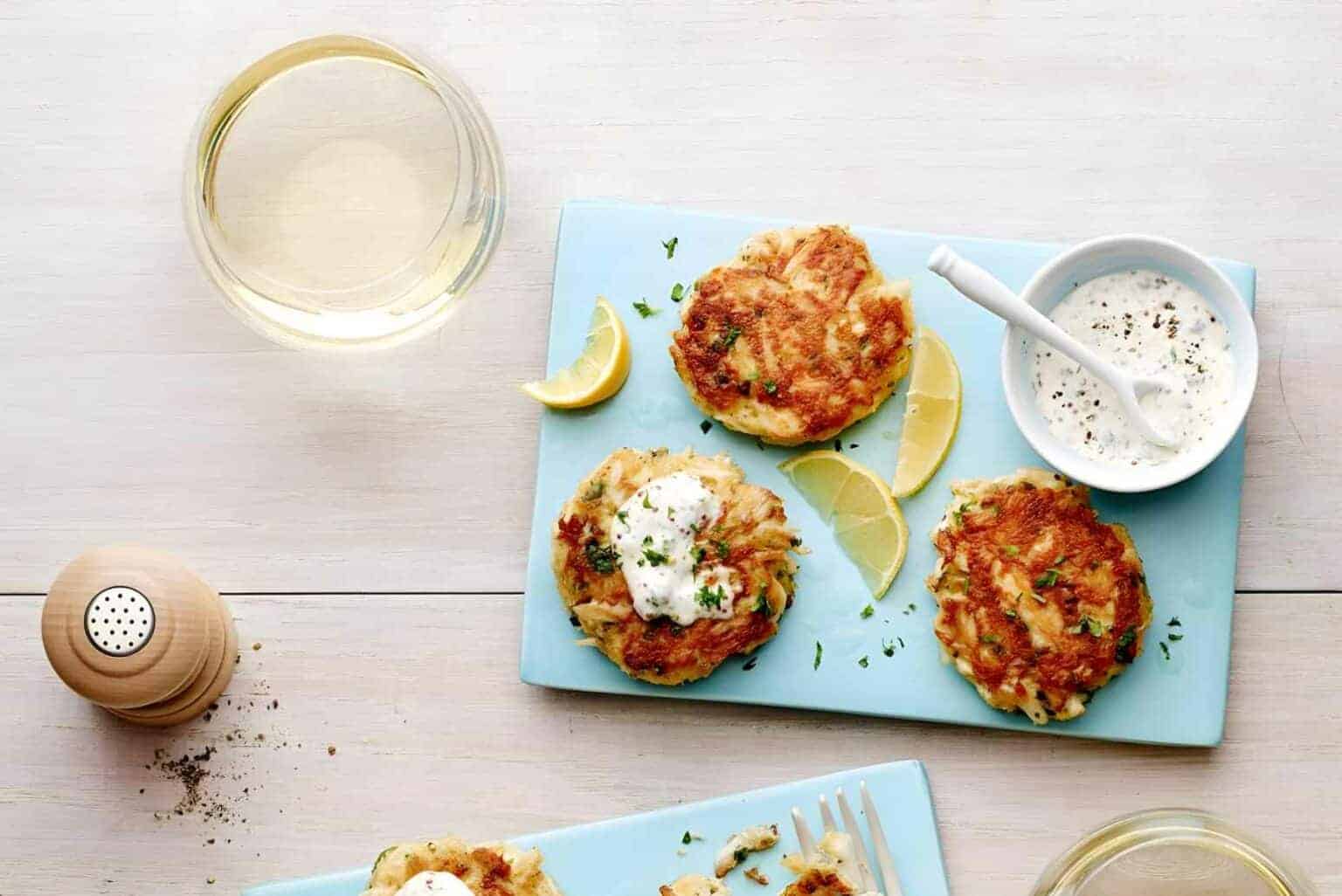 Crab-Cakes-with-wine
