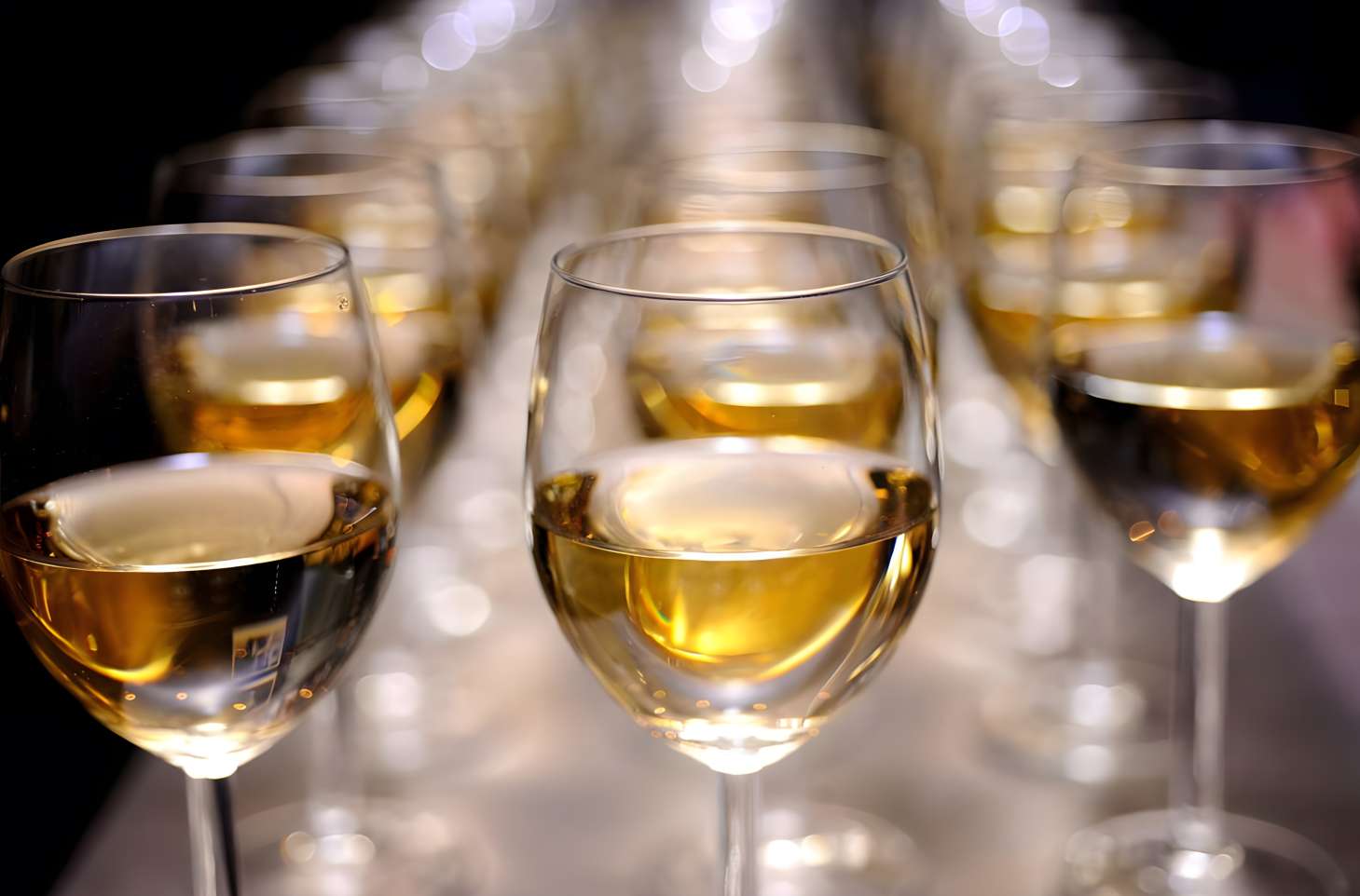 Different-White-Wines-and-Their-Calorie-Count
