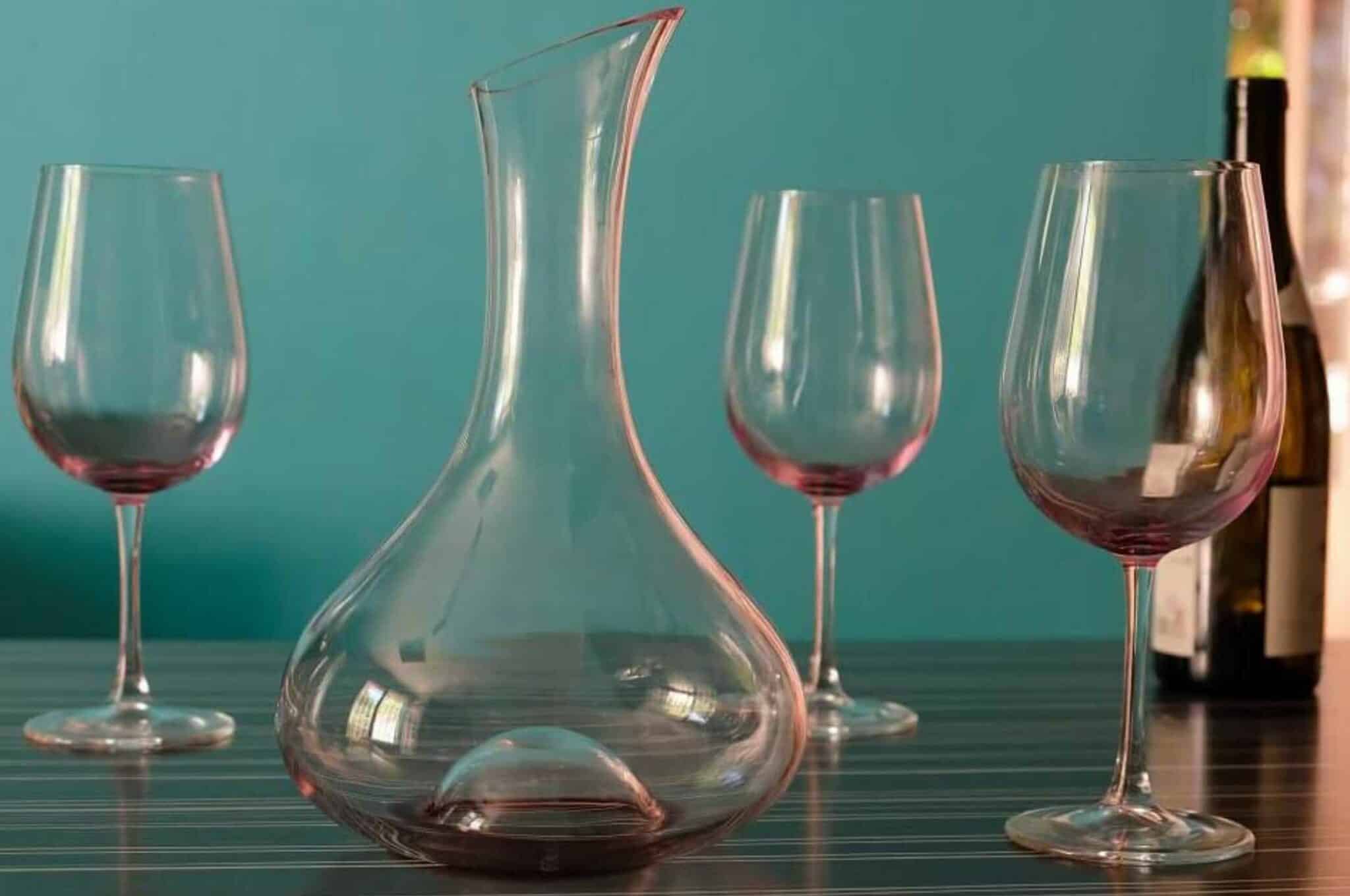 Easy-Steps-to-Clean-a-Decanter