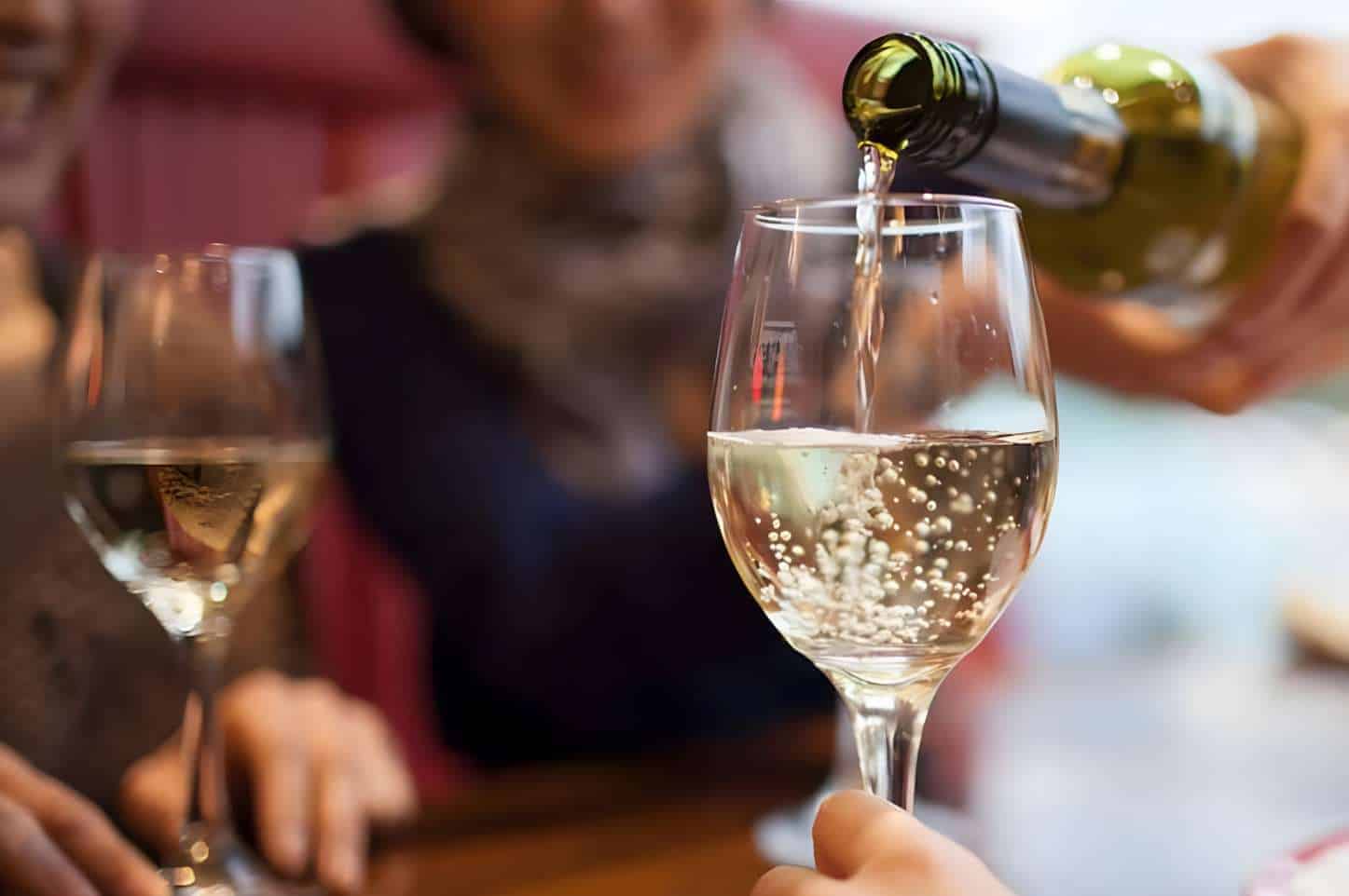 How-Many-Calories-in-a-Glass-of-White-Wine