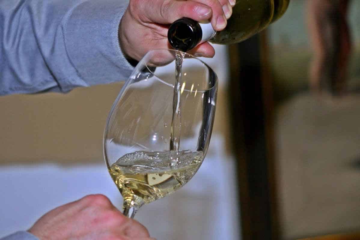 How-to-Drink-Chablis-Wine