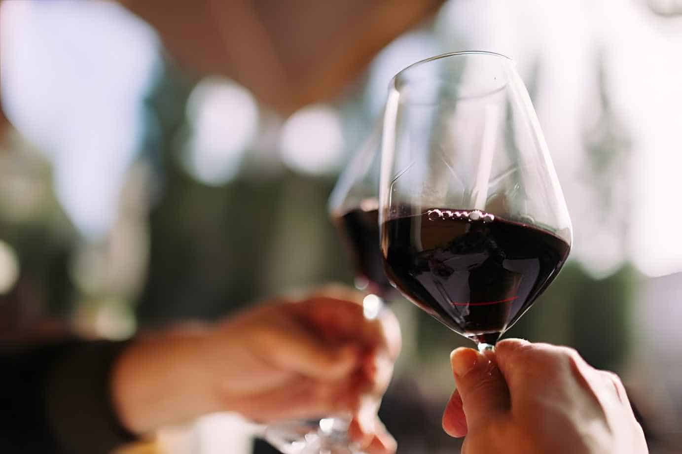 How-to-Drink-Claret-Wine