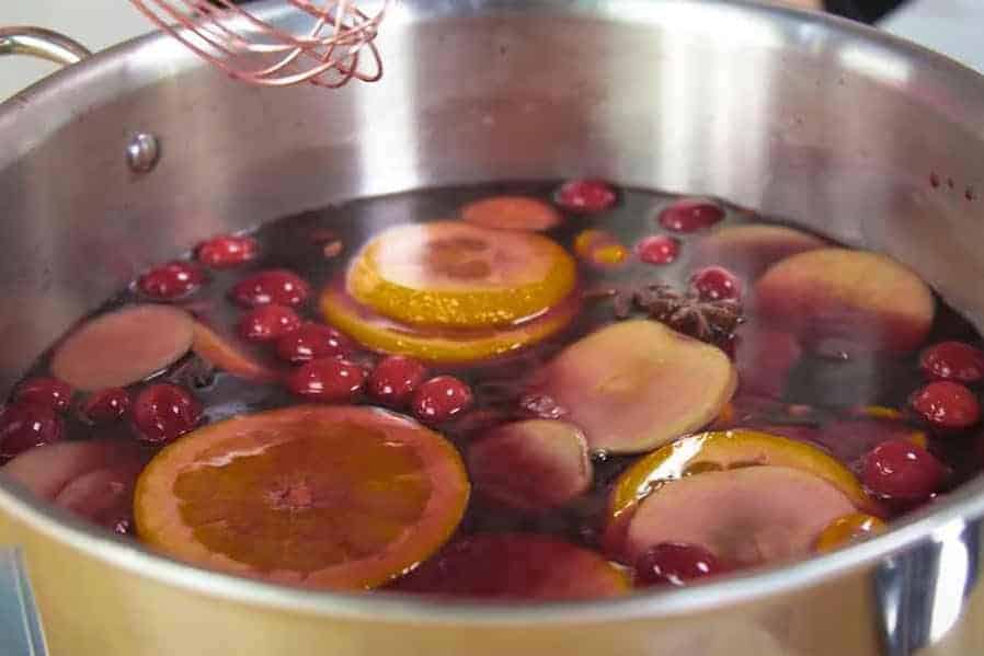 Making-Mulled-Wine