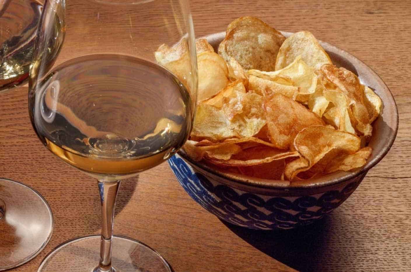 Potato-Chips-with-wine