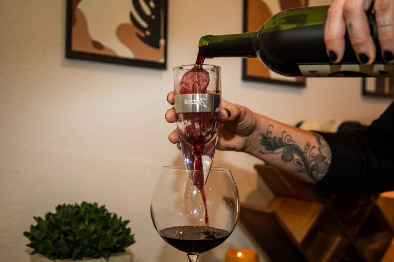 Pros-and-Cons-of-Using-a-Wine-Aerator