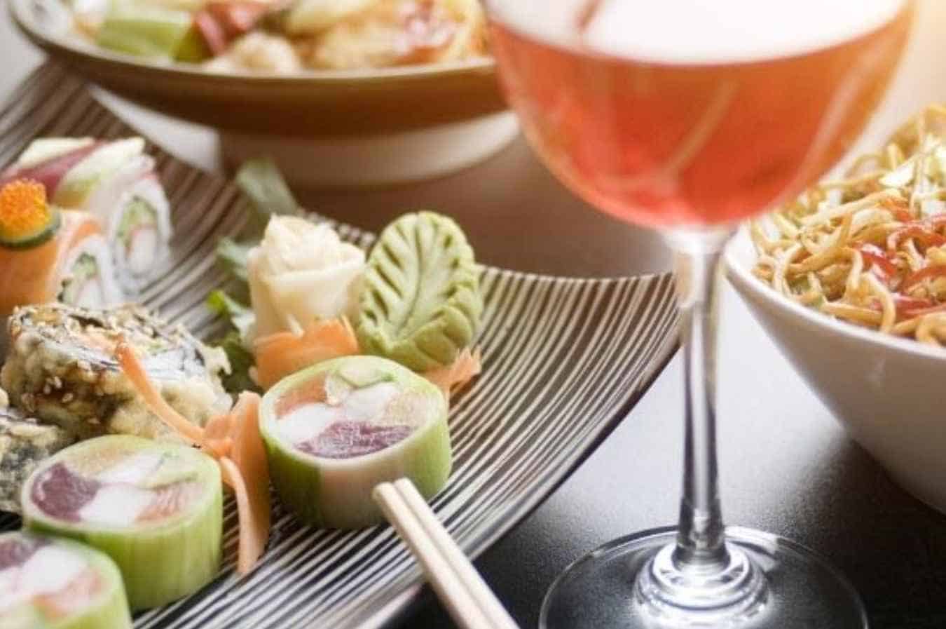 Sushi-With-Rose-and-Sparkling-Wines