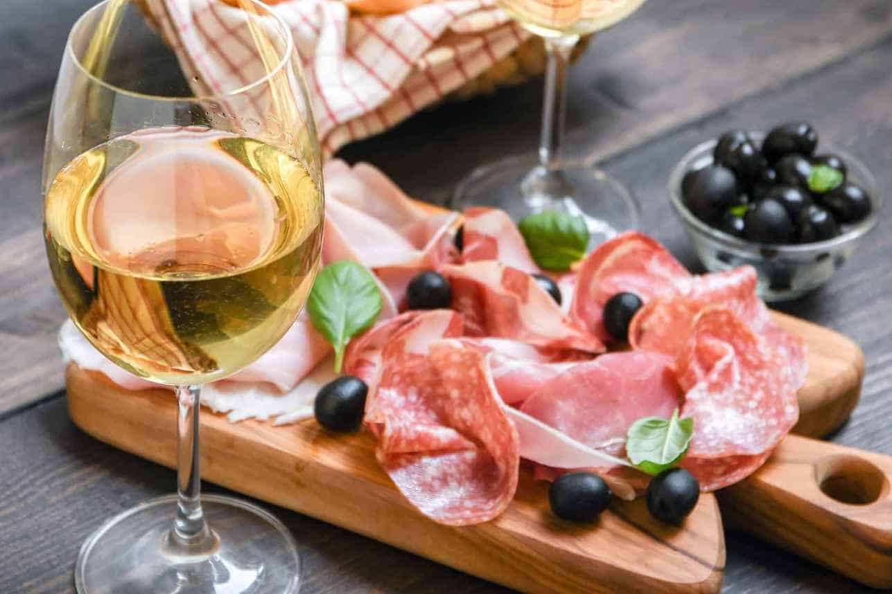 What-Sparkling-Wine-Goes-with-Prosciutto