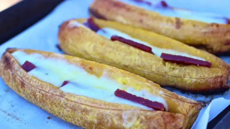 Plátanos Asados Con Bocadillo Y Queso