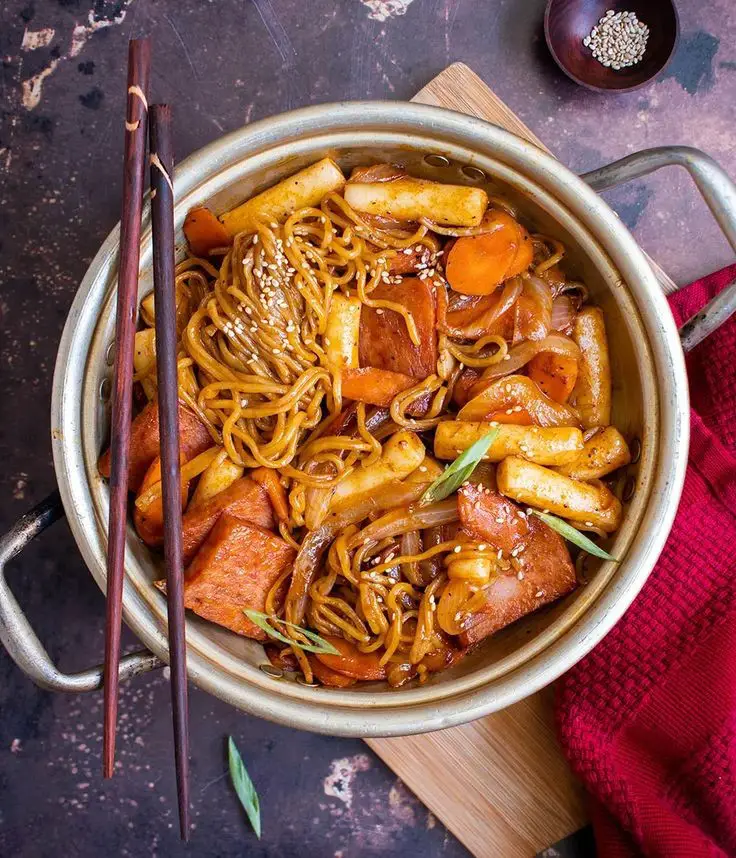 Rabboki (Ddukbokgi With Ramen)