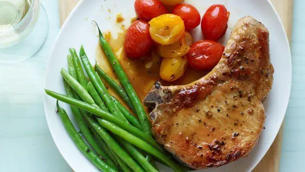 Pork Chops With Cherry Tomatoes And Green Beans