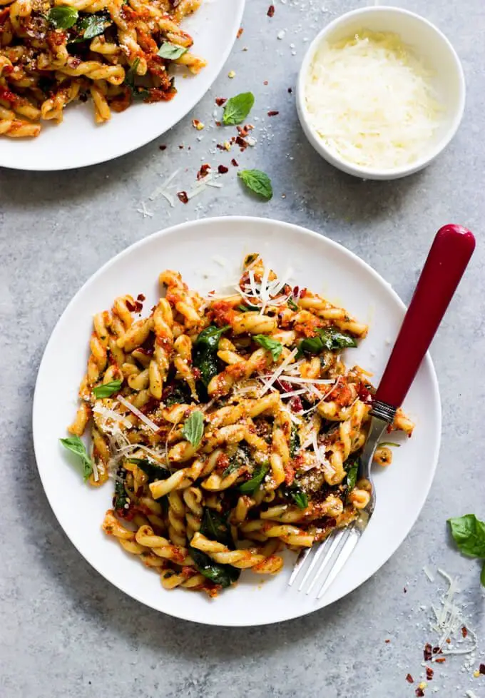 Sun-Dried Tomato Pasta With Spinach