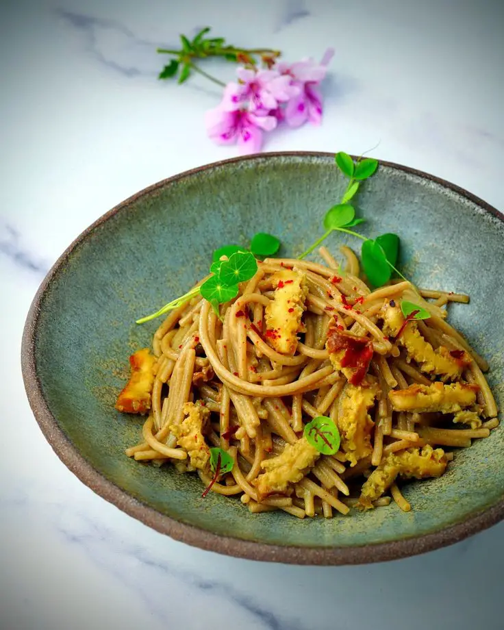 Wholewheat Spaghetti With Abalones & Seaweed