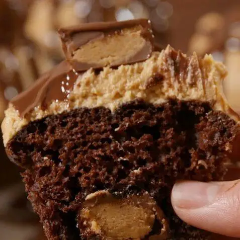 Reese’s-Stuffed Cupcakes