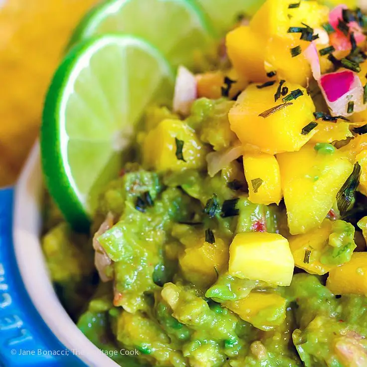 Chunky & Spicy Caribbean Guacamole