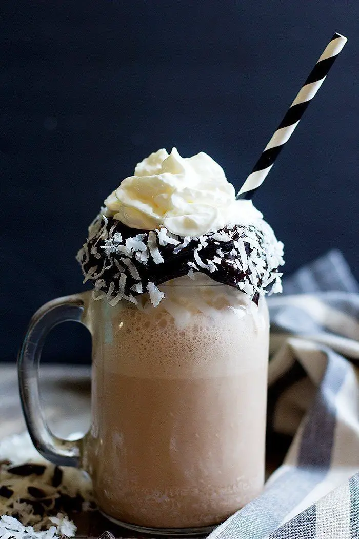 Coconut Milkshake With Chocolate