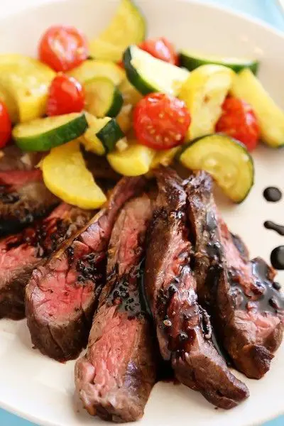 Balsamic Skirt Steak With Garlic Veggies