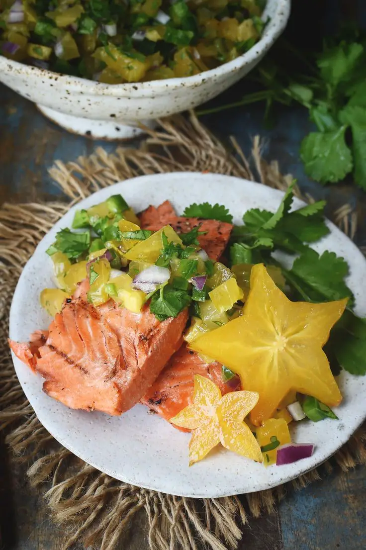 Low-Carb Grilled Salmon With Starfruit Salsa