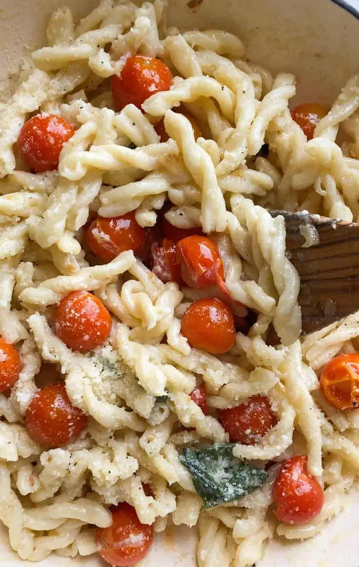 Gemelli Pasta With Tomatoes & Mascarpone