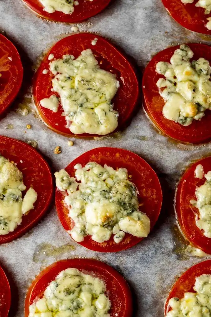 Broiled Tomatoes With Blue Cheese