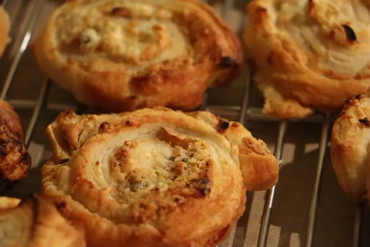 Blue Cheese & Roasted Garlic Pinwheels