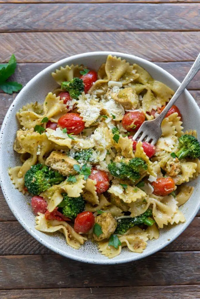 Chicken Pesto Pasta With Broccoli